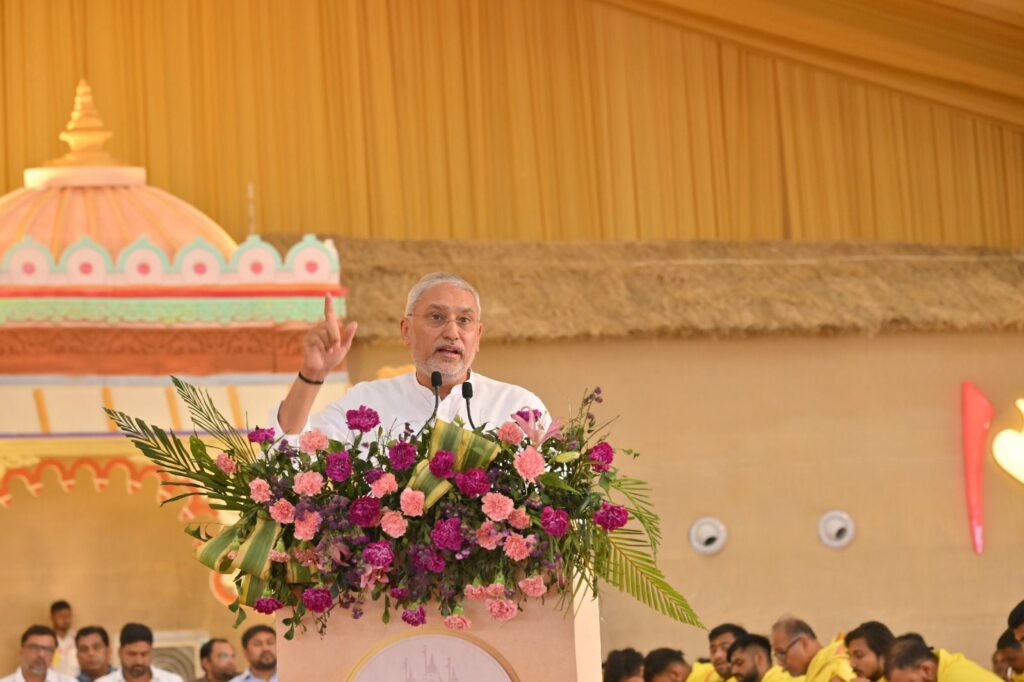 200 વર્ષની ભક્તિ, સેવાનો અવિરત શક્તિપુંજ એટલે જેતલપુર ધામ આજે પ્રદેશ અધ્યક્ષ શ્રી Jagdish Panchal શ્રી સ્વામિનારાયણ મંદિર, જેતલપુરના દ્વિશતાબ્દી મહોત્સવ નિમિત્તે આયોજિત 'ભગવાન મળ્યાનો અવસર' કાર્યક્રમમાં સહભાગી થયા અને પૂજ્ય મોટા મહારાજશ્રી તેજેન્દ્રપ્રસાદજી મહારાજ, પ.પૂ. આચાર્યશ્રી કૌશલેન્દ્રપ્રસાદજી મહારાજ અને પ.પૂ. ભાવિ આચાર્યશ્રી વ્રજેન્દ્રપ્રસાદજી મહારાજના આશીર્વાદ મેળવ્યા.  આ અવસરે પ્રદેશ મહામંત્રી ડૉ.પ્રશાંતભાઈ કોરાટ અને ધારાસભ્ય શ્રી બાબુભાઈ પટેલ વિશેષ ઉપસ્થિત રહ્યાં.    જય સ્વામિનારાયણ🙏