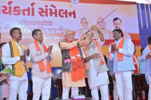 પ્રદેશ અધ્યક્ષ શ્રી Jagdish Panchal એ આજે દાહોદ વિધાનસભાના 'બૂથ કાર્યકર્તા સંમેલન'માં બૂથસ્તરના કાર્યકર્તાઓ સાથે સંવાદ કર્યો.  આ અવસરે પ્રદેશ મહામંત્રી શ્રી હિતેન્દ્રસિંહ ચૌહાણ, પ્રદેશ મંત્રી શ્રી શંકરભાઈ અમલિયાર, રાજ્યકક્ષાના મંત્રી શ્રી રમેશભાઈ કટારા, સાંસદ શ્રી જસવંતસિંહ ભાભોર, જિલ્લા પ્રમુખ શ્રી સ્નેહલભાઈ ધરિયા સહિત જિલ્લાના હોદેદારો અને મોટી સંખ્યામાં કાર્યકર્તાઓ ઉપસ્થિત રહ્યાં.