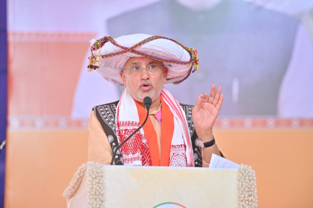 પ્રદેશ અધ્યક્ષ શ્રી Jagdish Panchal એ આજે દાહોદ વિધાનસભાના 'બૂથ કાર્યકર્તા સંમેલન'માં બૂથસ્તરના કાર્યકર્તાઓ સાથે સંવાદ કર્યો.  આ અવસરે પ્રદેશ મહામંત્રી શ્રી હિતેન્દ્રસિંહ ચૌહાણ, પ્રદેશ મંત્રી શ્રી શંકરભાઈ અમલિયાર, રાજ્યકક્ષાના મંત્રી શ્રી રમેશભાઈ કટારા, સાંસદ શ્રી જસવંતસિંહ ભાભોર, જિલ્લા પ્રમુખ શ્રી સ્નેહલભાઈ ધરિયા સહિત જિલ્લાના હોદેદારો અને મોટી સંખ્યામાં કાર્યકર્તાઓ ઉપસ્થિત રહ્યાં.
