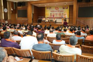 પ્રદેશ અધ્યક્ષ શ્રી Jagdish Panchal ની અધ્યક્ષતામાં આજે પ્રદેશ કાર્યાલય 'શ્રી કમલમ્' ખાતે આગામી સ્થાનિક સ્વરાજ્યની ચૂંટણી સંદર્ભે બેઠક યોજાઈ.  આ બેઠકમાં પ્રદેશ સંગઠન મહામંત્રી શ્રી રત્નાકરજી, પ્રદેશ મહામંત્રી ડૉ.પ્રશાંતભાઈ કોરાટ, પ્રદેશ ચૂંટણી સંચાલન સમિતિના સંયોજક શ્રી ગોરધનભાઈ ઝડફીયા સહિત હોદ્દેદારો ઉપસ્થિત રહ્યાં.