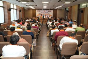 સ્થાનિક સ્વરાજ્યની ચૂંટણી સંદર્ભે આજે પ્રદેશ કાર્યાલય 'શ્રી કમલમ્' ખાતે પ્રદેશ અધ્યક્ષ શ્રી Jagdish Panchal ની અધ્યક્ષતામાં પ્રદેશ મીડિયા વિભાગની બેઠક યોજાઈ.  આ બેઠકમાં પ્રદેશ મુખ્ય પ્રવક્તા ડૉ.અનિલભાઈ પટેલ, પ્રદેશ મીડિયા કન્વીનર શ્રી પ્રશાંતભાઈ વાળા તથા જિલ્લા/મહાનગરના મીડિયા ઇન્ચાર્જશ્રીઓ તથા સહ-ઇન્ચાર્જશ્રીઓ ઉપસ્થિત રહ્યાં.