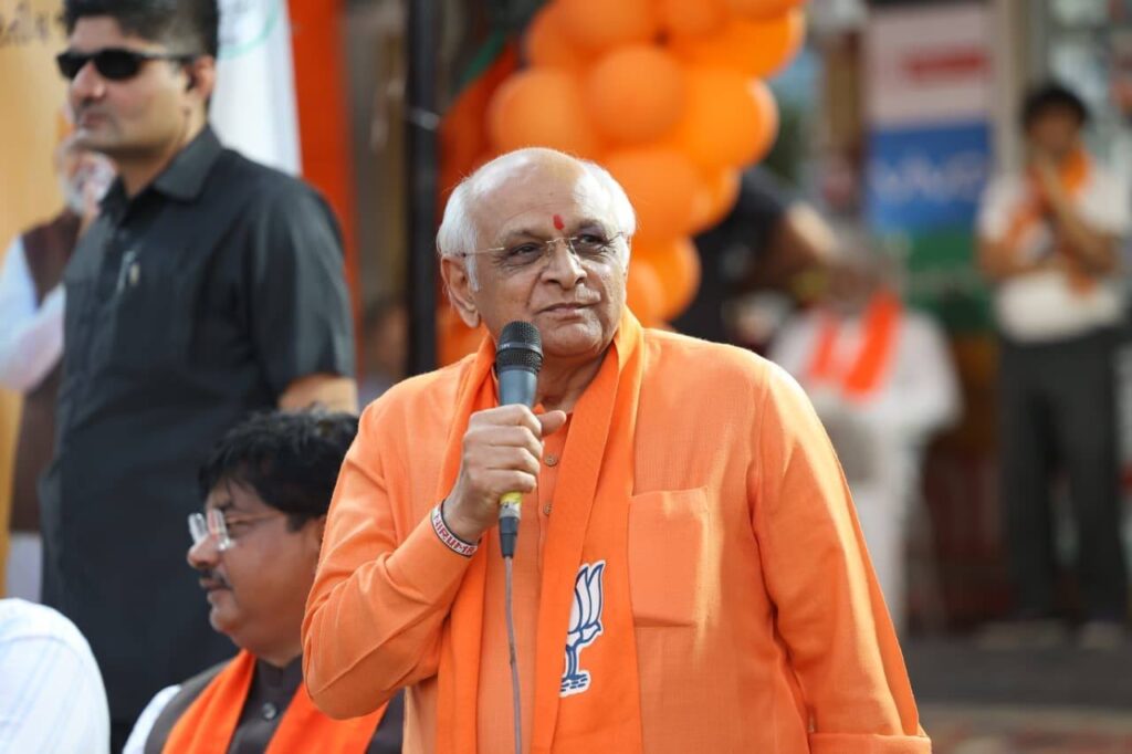 માનનીય મુખ્યમંત્રી શ્રી Bhupendra Patel એ ગઈકાલે કુબેરનગર, અમરાઈવાડી અને સરખેજમાં કાર્યકર્તાઓ સાથે સંવાદ કર્યો અને સ્થાનિક સ્વરાજ્યની ચૂંટણીમાં ભારતીય જનતા પાર્ટીને પ્રચંડ વિજય અપાવવા આહ્વાન કર્યું. #કમળ_ખીલશે_વિકાસ_જીતશે