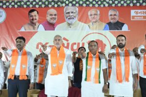 કાર્યકર્તાઓનો આ જોમ, જૂસ્સો અને અતૂટ વિશ્વાસ જ ભારતીય જનતા પાર્ટીની સાચી શક્તિ છે.  આજે જેતપુર ખાતે આયોજિત 'જનસેવા સંકલ્પ' કાર્યક્રમમાં પ્રદેશ અધ્યક્ષ શ્રી Jagdish Panchal એ કાર્યકર્તાઓ સાથે ઉમંગભેર સંવાદ કર્યો. આવો, વિજયના સંકલ્પ સાથે મેદાનમાં ઉતરીએ અને ફરી એકવાર દરેક બૂથ પર કમળ ખીલાવીએ.