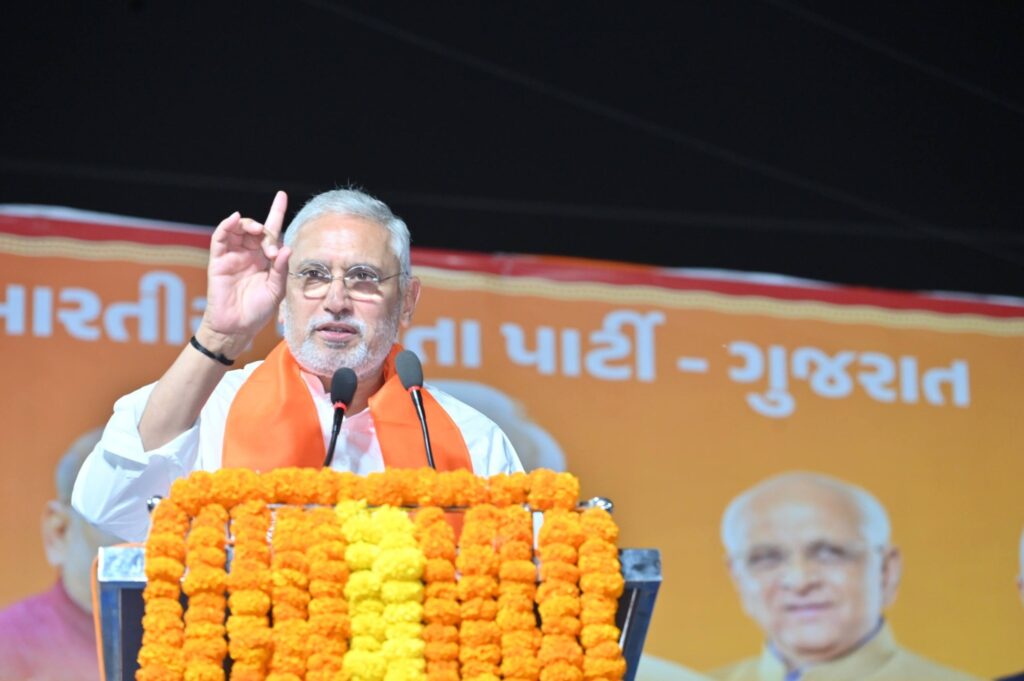 વિકાસનો સંકલ્પ, ભાજપનો વિશ્વાસ ગાંધીનગર જિલ્લાના મોટી આદરજ ગામે આયોજિત વિકાસ સંકલ્પ સભામાં પ્રદેશ અધ્યક્ષ શ્રી Jagdish Panchal એ ગ્રામજનો સાથે ભાવસભર સંવાદ કર્યો. આ અવસરે પ્રદેશ અધ્યક્ષશ્રીએ વિકાસની રાજનીતિને વેગ આપવા અને ગુજરાતના ગૌરવને વધુ ઊંચાઈએ લઈ જવા માટે ભારતીય જનતા પાર્ટીને પ્રચંડ બહુમતીથી વિજયી બનાવવાનું આહ્વાન કર્યું.