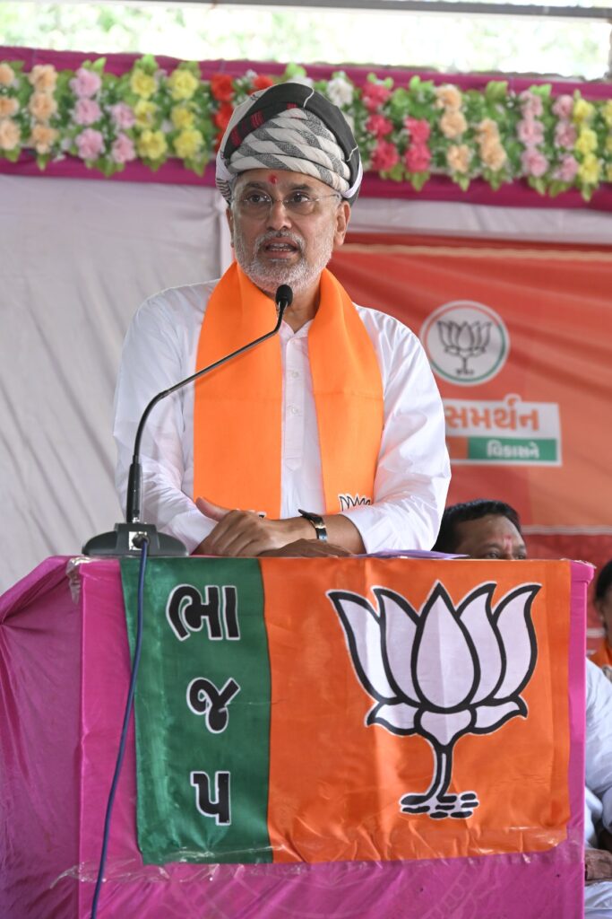 જૂનાગઢ જિલ્લામાં ગુંજ્યો ભાજપનો વિજય નાદ! આજે કેશોદ તાલુકાના અગતરાય ખાતે આયોજિત 'વિકાસ સંકલ્પ સભા'માં પ્રદેશ અધ્યક્ષ શ્રી Jagdish Panchal એ કાર્યકર્તાઓ અને ગ્રામજનોને સંબોધિત કરી, સ્થાનિક સ્વરાજ્યની ચૂંટણીમાં ભારતીય જનતા પાર્ટીને પ્રચંડ બહુમતી સાથે વિજયી બનાવવા આહ્વાન કર્યું.
