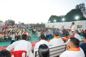 ઉમરગામમાં ગુંજ્યો ભાજપાનો નાદ - AAPના સૂપડા સાફ! આદિવાસી સમાજના સર્વાંગી વિકાસ અને છેવાડાના માનવીની ચિંતા કરતી ભારતીય જનતા પાર્ટીની નીતિઓથી પ્રેરાઈને ઉમરગામમાં 'આપ'નું સંપૂર્ણ ભંગાણ થયું.  ઉમરગામ AAP પ્રમુખ સહિત 1500 જેટલા હોદ્દેદારો અને કાર્યકર્તાઓ વિધિવત રીતે ભાજપામાં જોડાયા. વિકાસના આ રથમાં જોડાયેલા તમામ કાર્યકર્તાઓનું હાર્દિક સ્વાગત છે. આગામી સ્થાનિક સ્વરાજ્યની ચૂંટણીઓમાં જનતા ફરી એકવાર નકારાત્મક રાજનીતિ કરનારાઓની ડિપોઝિટ જપ્ત કરાવશે તે નિશ્ચિત છે!