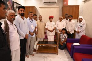 માનનીય મુખ્યમંત્રી શ્રી Bhupendra Patel એ આજે માતાના મઢ ખાતે કચ્છ ધણિયાણી દેશદેવી મા આશાપુરાના દર્શન કર્યા અને સૌની સુખાકારી માટે પ્રાર્થના કરી.  જય મા આશાપુરા🙏