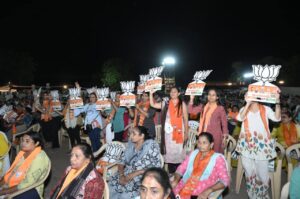 આજે ડભોઈના થુવાવી ખાતે આયોજિત 'વિકાસ સંકલ્પ સભા'માં પ્રદેશ અધ્યક્ષ શ્રીજગદીશ પંચાલે નાગરિકો અને કાર્યકર્તાઓ સાથે સંવાદ કર્યો. આ પ્રસંગે પ્રદેશ અધ્યક્ષશ્રીએ સ્થાનિક સ્વરાજ્યની ચૂંટણીમાં ભાજપને પ્રચંડ બહુમતીથી વિજયી બનાવવા માટે સૌને આહ્વાન કર્યું.