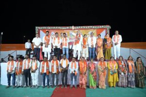 નર્મદાનો કેસરિયો નાદ... પ્રદેશ અધ્યક્ષ શ્રી Jagdish Panchal એ આજે ગરૂડેશ્વર તાલુકાના ખડગદા ગામે આયોજિત 'વિકાસ સંકલ્પ સભા'માં જનમેદનીને સંબોધિત કરતા ભાજપના પ્રચંડ વિજયનો ઉદ્ઘોષ કર્યો. નર્મદાના કાંઠે ઉમટેલો આ જનસૈલાબ અને કાર્યકર્તાઓનો ઉત્સાહ ગુજરાતમાં ફરી એકવાર ભાજપના ભવ્ય વિજયની સાક્ષી પૂરે છે. #કમળ_ખીલશે_વિકાસ_જીતશે
