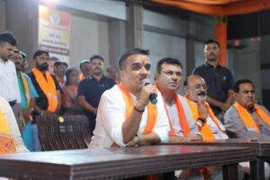 રાજકોટના પ્રત્યેક બૂથ પર કમળ ખીલવવા ભાજપના કાર્યકર્તાઓ સજ્જ છે... નાયબ મુખ્યમંત્રી શ્રી Harsh Sanghavi એ આજે રાજકોટ મહાનગરના વિવિધ વોર્ડના મધ્યસ્થ ચૂંટણી કાર્યાલયની મુલાકાત લઈ કાર્યકર્તાઓનો ઉત્સાહ વધાર્યો. #કમળ_ખીલશે_વિકાસ_જીતશે