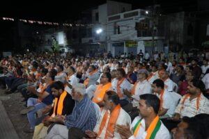 રાજકોટના પ્રત્યેક બૂથ પર કમળ ખીલવવા ભાજપના કાર્યકર્તાઓ સજ્જ છે... નાયબ મુખ્યમંત્રી શ્રી Harsh Sanghavi એ આજે રાજકોટ મહાનગરના વિવિધ વોર્ડના મધ્યસ્થ ચૂંટણી કાર્યાલયની મુલાકાત લઈ કાર્યકર્તાઓનો ઉત્સાહ વધાર્યો. #કમળ_ખીલશે_વિકાસ_જીતશે