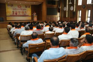 દેશના યશસ્વી પ્રધાનમંત્રી શ્રી Narendra Modi જી ટૂંક સમયમાં ગુજરાતની મુલાકાતે પધારી રહ્યા છે, ત્યારે તેમના ભવ્ય સ્વાગત અને કાર્યક્રમોના સુચારુ આયોજન માટે આજે પ્રદેશ કાર્યાલય 'શ્રી કમલમ્' ખાતે પ્રદેશ મહામંત્રી શ્રી અનિરુદ્ધભાઈ દવેની અધ્યક્ષતામાં સૌરાષ્ટ્ર ઝોનની વિશેષ બેઠક યોજાઈ.  આ બેઠકમાં કેન્દ્રીય રાજ્યમંત્રી શ્રીમતી નિમુબેન બાંભણીયા, રાજ્ય સરકારના કેબિનેટ મંત્રી શ્રી જીતુભાઈ વાઘાણી, શ્રી અર્જુનભાઈ મોઢવાડીયા, શ્રી પ્રદ્યુમનભાઈ વાજા, રાજ્યકક્ષાના મંત્રી શ્રી કૌશિકભાઈ વેકરિયા સહિત સૌરાષ્ટ્ર ઝોનના હોદ્દેદારો ઉપસ્થિત રહ્યાં.