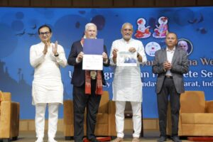 અમદાવાદના શાહીબાગ સ્થિત BAPS સ્વામિનારાયણ મંદિર ખાતે પ્રદેશ અધ્યક્ષ શ્રી Jagdish Panchal ની વિશેષ ઉપસ્થિતિમાં અમેરિકાના કોંગ્રેસમેન પીટ સેશન્સનો અભિવાદન સમારોહ યોજાયો. આ અવસરે પૂજ્ય બ્રહ્મવિહારી સ્વામી સહિત સંતો અને મોટી સંખ્યામાં હરિભક્તો ઉપસ્થિત રહ્યાં. જય સ્વામિનારાયણ 🙏