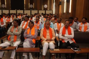 દેશના યશસ્વી પ્રધાનમંત્રી શ્રી Narendra Modi જી ટૂંક સમયમાં ગુજરાતની મુલાકાતે પધારી રહ્યા છે, ત્યારે તેમના ભવ્ય સ્વાગત અને કાર્યક્રમોના સુચારુ આયોજન માટે આજે પ્રદેશ કાર્યાલય 'શ્રી કમલમ્' ખાતે પ્રદેશ મહામંત્રી શ્રી અનિરુદ્ધભાઈ દવેની અધ્યક્ષતામાં સૌરાષ્ટ્ર ઝોનની વિશેષ બેઠક યોજાઈ.  આ બેઠકમાં કેન્દ્રીય રાજ્યમંત્રી શ્રીમતી નિમુબેન બાંભણીયા, રાજ્ય સરકારના કેબિનેટ મંત્રી શ્રી જીતુભાઈ વાઘાણી, શ્રી અર્જુનભાઈ મોઢવાડીયા, શ્રી પ્રદ્યુમનભાઈ વાજા, રાજ્યકક્ષાના મંત્રી શ્રી કૌશિકભાઈ વેકરિયા સહિત સૌરાષ્ટ્ર ઝોનના હોદ્દેદારો ઉપસ્થિત રહ્યાં.