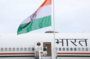 માનનીય પ્રધાનમંત્રી શ્રી Narendra Modi જીનું નેધરલેન્ડ્સના એમસ્ટરડેમ ખાતે ભવ્ય સ્વાગત કરવામાં આવ્યું. ભારત-EU મુક્ત વ્યાપાર કરાર (FTA) દ્વારા વેપાર અને રોકાણના ક્ષેત્રે વૈશ્વિક સ્તરે ભારતનો ડંકો વાગી રહ્યો છે, ત્યારે માનનીય પ્રધાનમંત્રીશ્રીની આ મુલાકાત ભારત-નેધરલેન્ડ્સના સંબંધોને નવી ઊંચાઈએ લઈ જશે તેમજ સેમિકન્ડક્ટર્સ, જળ વ્યવસ્થાપન અને ક્લીન એનર્જી જેવા ક્ષેત્રોમાં આપણી ભાગીદારી વધુ મજબૂત બનશે