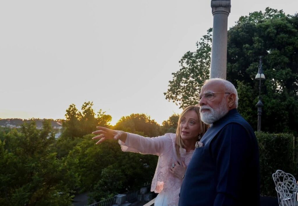 माननीय प्रधानमंत्री श्री Narendra Modi जी ने रोम में इटली की प्रधानमंत्री ज्योर्जिया मेलोनी से आत्मीय मुलाकात की।