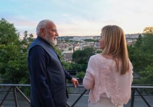 माननीय प्रधानमंत्री श्री Narendra Modi जी ने रोम में इटली की प्रधानमंत्री ज्योर्जिया मेलोनी से आत्मीय मुलाकात की।