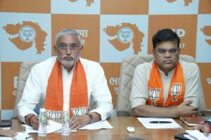 માનનીય પ્રધાનમંત્રી શ્રી Narendra Modi સાહેબના નેતૃત્વમાં કેન્દ્ર સરકારના સફળ 12 વર્ષ પૂર્ણ થવા જઈ રહ્યા છે, ત્યારે આજે પ્રદેશ કાર્યાલય 'શ્રી કમલમ્' ખાતે પ્રદેશ અધ્યક્ષ શ્રી Jagdish Panchal ની અધ્યક્ષતામાં આયોજિત વર્ચ્યુઅલ બેઠકમાં 2000થી વધુ કાર્યકર્તાઓ જોડાયા.  આ બેઠકમાં પ્રદેશ સંગઠન મહામંત્રી શ્રી રત્નાકરજી, પ્રદેશ મહામંત્રી ડૉ.પ્રશાંતભાઈ કોરાટ, શ્રી અજયભાઈ બ્રહ્મભટ્ટ, શ્રી હિતેન્દ્રસિંહ ચૌહાણ અને પ્રદેશ ઉપાધ્યક્ષ શ્રી ભરતભાઈ પંડ્યા ઉપસ્થિત રહ્યાં તથા રાજ્ય સરકારના મંત્રીશ્રીઓ, સાંસદશ્રીઓ, ધારાસભ્યશ્રીઓ અને  જિલ્લાના હોદ્દેદારશ્રીઓ વર્ચ્યુઅલી જોડાયા.