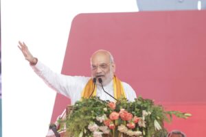 સોનીપુરથી વહી વિકાસની સરવાણી...  માનનીય કેન્દ્રીય ગૃહ અને સહકાર મંત્રી શ્રી અમિતભાઈ શાહના વરદ્હસ્તે અને માનનીય મુખ્યમંત્રી શ્રી ભૂપેન્દ્રભાઈ પટેલની વિશેષ ઉપસ્થિતિમાં આજે ગાંધીનગર લોકસભા મતક્ષેત્રના સોનીપુર ગામ ખાતેથી ₹340 કરોડના વિવિધ વિકાસ કાર્યોનું લોકાર્પણ અને ખાતમુહૂર્ત સંપન્ન થયું.  આ પ્રકલ્પો અંતર્ગત જિલ્લાની રોડ કનેક્ટિવિટીમાં વધારો કરતા વિવિધ રોડ-રસ્તાઓ, શાળાઓનું અપગ્રેડેશન, આધુનિક પુસ્તકાલયો તેમજ તળાવોના નવીનીકરણ સહિતના કામો નાગરિકોના 'ઇઝ ઓફ લિવિંગ' અને સુખાકારીમાં વધારો કરશે.