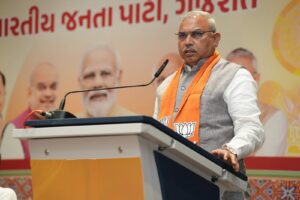 સક્ષમ કાર્યકર્તા, સશક્ત સંગઠન  પંડિત દીનદયાળ ઉપાધ્યાય પ્રશિક્ષણ મહાઅભિયાન 2026 અંતર્ગત આજે પ્રદેશ કાર્યાલય 'શ્રી કમલમ્' ખાતે પ્રદેશ અધ્યક્ષ શ્રી Jagdish Panchal ની અધ્યક્ષતામાં તેમજ રાષ્ટ્રીય સહ સંગઠન મહામંત્રી અને અભિયાનના સંયોજક શ્રી શિવપ્રકાશજી તથા મુખ્યમંત્રી શ્રી Bhupendra Patel ની વિશેષ ઉપસ્થિતિમાં 'પ્રદેશ આયોજન બેઠક' યોજાઈ.  આ પ્રસંગે નાયબ મુખ્યમંત્રી શ્રી Harsh Sanghavi , પ્રદેશ સંગઠન મહામંત્રી શ્રી રત્નાકરજી, મધ્ય અને પશ્ચિમ ઝોનના ઇન્ચાર્જ શ્રી કે.સી.પટેલ, પ્રદેશ મહામંત્રીશ્રીઓ સહિત પ્રદેશ પદાધિકારીશ્રીઓ, જિલ્લા/મહાનગરના પ્રમુખશ્રીઓ, મહામંત્રીઓશ્રીઓ અને પ્રભારીઓશ્રીઓ ઉપસ્થિત રહ્યાં