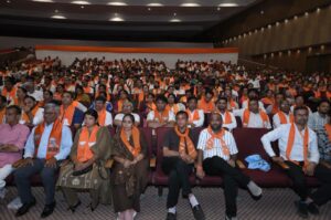 સ્વચ્છ પર્યાવરણ, સ્વસ્થ જીવન  'એક પેડ મા કે નામ' અભિયાન અંતર્ગત આજે ગુજરાત યુનિવર્સિટી કન્વેન્શન સેન્ટર ખાતે ગાંધીનગર લોકસભાની બૃહદ બેઠક માનનીય મુખ્યમંત્રી શ્રીભૂપેન્દ્ર પટેલ  અને પ્રદેશ અધ્યક્ષ શ્રી જગદીશ પંચાલની વિશેષ ઉપસ્થિતિમાં સંપન્ન થઈ.  ગાંધીનગર લોકસભાના સાંસદ અને કેન્દ્રીય ગૃહ અને સહકાર મંત્રી શ્રીઅમિત શાહના નેતૃત્વમાં આ અભિયાન અંતર્ગત ગાંધીનગર લોકસભામાં કરોડોની સંખ્યામાં વૃક્ષારોપણ કરાશે.