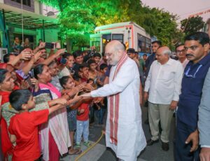 માનનીય કેન્દ્રીય ગૃહ અને સહકાર મંત્રી શ્રીઅમિત શાહની અધ્યક્ષતામાં આજે જિલ્લા વિકાસ સમન્વય અને દેખરેખ સમિતિ (DISHA)ની બેઠક યોજાઈ.  આ બેઠકમાં નાયબ મુખ્યમંત્રી શ્રી હર્ષ સંઘવી  , સાંસદ શ્રી હસમુખભાઈ પટેલ, શ્રી હરિભાઈ પટેલ સહિત ધારાસભ્યો અને અધિકારીઓ ઉપસ્થિત રહ્યાં.