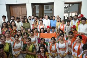 નવી પેઢીના નવા વિચારો, 'વિકસિત ભારત'નો મજબૂત પાયો!  પ્રદેશ અધ્યક્ષ શ્રીજગદીશ પંચાલે આજે વડોદરાની પારુલ યુનિવર્સિટી ખાતે આયોજિત 'વિકસિત ભારત આંત્રપ્રિન્યોર સમિટ'માં વિદ્યાર્થીઓ અને યુવા ઉદ્યોગ સાહસિકો સાથે સંવાદ કર્યો. આ પ્રસંગે પ્રદેશ મહામંત્રી શ્રી હિતેન્દ્રસિંહ ચૌહાણ, પ્રદેશ ઉપાધ્યક્ષ શ્રી રસિકભાઈ પ્રજાપતિ, સાંસદ અને યુવા મોરચાના પ્રદેશ પ્રમુખ ડૉ.હેમાંગભાઈ જોષી, જિલ્લા પ્રમુખ ડૉ.બી જે બ્રહ્મભટ્ટ, પ્રભારી ડૉ.ઋત્વિજભાઈ પટેલ સહિત વિદ્યાર્થીઓ અને યુવા ઉદ્યોગ સાહસિકો ઉપસ્થિત રહ્યાં