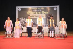 સંવિધાન હત્યા દિવસ - ભારતીય લોકશાહીનો સૌથી કાળો અધ્યાય! 1975માં કોંગ્રેસ દ્વારા લાદવામાં આવેલી કટોકટી અને બંધારણની હત્યાની યાદમાં આજે વડોદરા મહાનગર ખાતે 'સંવિધાન હત્યા દિવસ' નિમિત્તે પ્રદેશ અધ્યક્ષ શ્રીજગદીશ પંચાલે પ્રદર્શની નિહાળી તથા નગરજનો સાથે સંવાદ કર્યો. આ અવસરે પ્રદેશ અધ્યક્ષશ્રીની વિશેષ ઉપસ્થિતિમાં લોકશાહીને બચાવવા જેલવાસ ભોગનાર 'મિસાવાસી' વડીલોનું સન્માન કરવામાં આવ્યું.  આ કાર્યક્રમમાં પ્રદેશ મહામંત્રી શ્રી હિતેન્દ્રસિંહ ચૌહાણ, રાજ્યકક્ષાના મંત્રી ડૉ.મનીષાબેન વકીલ, પ્રદેશ ઉપાધ્યક્ષ શ્રી રસિકભાઈ પ્રજાપતિ, મહાનગરના અધ્યક્ષ ડૉ.જયપ્રકાશભાઈ સોની, મેયર શ્રીમતી ગીતાબેન મકવાણા સહિત ધારાસભ્યો, હોદ્દેદારો અને મોટી સંખ્યામાં કાર્યકર્તાઓ અને નગરજનો ઉપસ્થિત રહ્યાં.