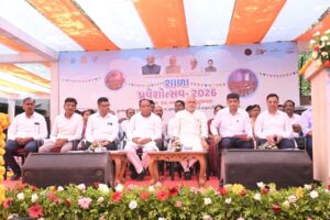 જ્ઞાન, સંસ્કાર અને સમૃદ્ધ ભવિષ્ય તરફ ડગ માંડતા બાળકોને વધાવવાનો અવસર એટલે 'શાળા પ્રવેશોત્સવ' 📖🎒 પ્રદેશ અધ્યક્ષ શ્રીજગદીશ પંચાલે શાળા પ્રવેશોત્સવ અંતર્ગત આજે નિકોલ ખાતે પુરુષોત્તમ નગર ગુજરાતી શાળા નં. 1માં બાળકોને શાળા પ્રવેશ કરાવ્યો અને ઉજ્જવળ ભવિષ્યની શુભકામનાઓ પાઠવી.