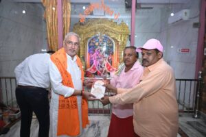 પ્રદેશ અધ્યક્ષ શ્રીજગદીશ પંચાલે આજે દાહોદના પ્રવાસ દરમ્યાન દેવગઢ બારિયાના ઝાપટીયા ગામે સ્થિત હનુમાનજી મંદિરમાં દર્શન કરી સૌની સુખાકારી માટે પ્રાર્થના કરી.…