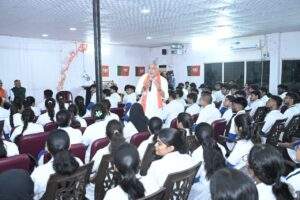 પ્રદેશ અધ્યક્ષ શ્રીજગદીશ પંચાલે  આજે શહેરા વિધાનસભાના પ્રવાસ દરમ્યાન જય જલારામ હોમોયોપેથીક મેડિકલ કોલેજના વિદ્યાર્થીઓ સાથે સંવાદ કર્યો અને ભાજપ સરકાર દ્વારા વિવિધ ક્ષેત્રે થઈ રહેલા અભૂતપૂર્વ કાર્યોની જાણકારી આપી.