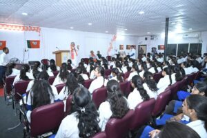 પ્રદેશ અધ્યક્ષ શ્રીજગદીશ પંચાલે  આજે શહેરા વિધાનસભાના પ્રવાસ દરમ્યાન જય જલારામ હોમોયોપેથીક મેડિકલ કોલેજના વિદ્યાર્થીઓ સાથે સંવાદ કર્યો અને ભાજપ સરકાર દ્વારા વિવિધ ક્ષેત્રે થઈ રહેલા અભૂતપૂર્વ કાર્યોની જાણકારી આપી.