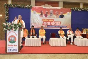 પ્રદેશ અધ્યક્ષ શ્રી જગદીશ પંચાલ આજે દાહોદના પીપલોદ ખાતે આયોજિત 'વિકસિત ભારત યુવા સંવાદ' કાર્યક્રમમાં યુવાનો સાથે સંવાદ કર્યો. આ પ્રસંગે પ્રદેશ મહામંત્રી શ્રી હિતેન્દ્રસિંહ ચૌહાણ, પ્રદેશ મંત્રી શ્રી શંકરભાઈ આમલીયાર, સાંસદ શ્રી જસવંતસિંહ ભાભોર, જિલ્લા પ્રમુખ શ્રી સ્નેહલભાઈ ધરીયા સહિત હોદ્દેદારો અને મોટી સંખ્યામાં યુવાનો ઉપસ્થિત રહ્યાં.