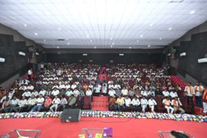પ્રદેશ અધ્યક્ષ શ્રીજગદીશ પંચાલ આજે શહેરા ખાતે  'વિકસિત ભારત યુવા સંવાદ' કાર્યક્રમમાં યુવાનો સાથે સંવાદ કર્યો.  આ કાર્યક્રમમાં પ્રદેશ મહામંત્રી શ્રી હિતેન્દ્રસિંહ ચૌહાણ, સાંસદ શ્રી રાજપાલસિંહ જાદવ, રાજ્યસભાના સાંસદ ડૉ.જસવંતસિંહ પરમાર, શહેરાના ધારાસભ્ય શ્રી જેઠાભાઈ ભરવાડ, જિલ્લા પ્રમુખ શ્રી મયંકભાઈ દેસાઈ તથા હોદ્દેદારો અને યુવાનો ઉપસ્થિત રહ્યાં.