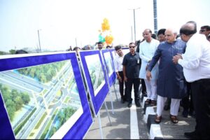 માનનીય મુખ્યમંત્રી શ્રી Bhupendra Patel ના વરદ્હસ્તે ગાંધીનગરને અમદાવાદ એરપોર્ટ સાથે જોડતા માર્ગ પર ભાટ ચાર રસ્તા પરના નવીન કેબલ સ્ટેડ ફ્લાયઓવર બ્રિજનું લોકાર્પણ કરવામાં આવ્યું હતું.  માર્ગ-મકાન વિભાગ તથા અમદાવાદ શહેરી વિકાસ સત્તામંડળ (AUDA) દ્વારા સંયુકત રીતે ₹175 કરોડ જેટલા ખર્ચે નિર્માણ થયેલો 1.48 કિલોમીટરની લંબાઈ ધરાવતો આ બ્રિજ રાજ્યના શહેરી વિસ્તારનો પ્રથમ કેબલ સ્ટેડ ફ્લાયઓવર બ્રિજ છે.