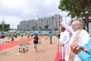 જ્યાં પ્રકૃતિ, ત્યાં પ્રગતિ સામૂહિક વૃક્ષારોપણ અભિયાન અંતર્ગત માનનીય કેન્દ્રીય ગૃહ અને સહકાર મંત્રી શ્રી અમિત શાહ દ્વારા વેજલપુર વિધાનસભાના બોપલ ખાતે વૃક્ષારોપણ કરવામાં આવ્યું. #एक_पेड़_माँ_के_नाम