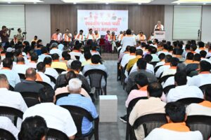 સશક્ત કાર્યકર્તા, મજબૂત સંગઠન  પ્રદેશ અધ્યક્ષ શ્રી જગદીશ પંચાલની અધ્યક્ષતામાં આજે વડોદરા મહાનગર કાર્યાલય 'શ્રી કમલમ્' ખાતે 'બૃહદ કાર્યકર્તા બેઠક' યોજાઈ. આ બેઠકમાં પ્રદેશ અધ્યક્ષશ્રીએ મહાનગરના હોદ્દેદારો અને કાર્યકર્તાઓ સાથે સંવાદ કર્યો.  આ પ્રસંગે આ કાર્યક્રમમાં પ્રદેશ મહામંત્રી શ્રી હિતેન્દ્રસિંહ ચૌહાણ, કેબિનેટ મંત્રી શ્રી રમણભાઈ સોલંકી, પ્રદેશ ઉપાધ્યક્ષ શ્રી રસિકભાઈ પ્રજાપતિ, વિધાનસભાના મુખ્ય દંડક શ્રી બાળકૃષ્ણભાઈ શુક્લ, યુવા મોરચાના પ્રદેશ પ્રમુખ અને સાંસદ ડૉ.હેમાંગભાઈ જોષી, મહાનગરના અધ્યક્ષ ડૉ.જયપ્રકાશભાઈ સોની, મેયર શ્રીમતી ગીતાબેન મકવાણા સહિત હોદ્દેદારો અને કાર્યકર્તાઓ ઉપસ્થિત રહ્યાં.
