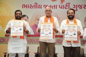 પ્રદેશ અધ્યક્ષ શ્રી જગદીશ પંચાલે આજે પ્રદેશ કાર્યાલય 'શ્રી કમલમ્' ખાતે ભારતીય જનતા યુવા મોરચાના હોદ્દેદારો સાથે પરિચય બેઠકમાં સંવાદ કર્યો તેમજ 'વિકસિત ભારતના નિર્માણમાં યુવાનોની ભાગીદારી' વિષય પર માર્ગદર્શન આપ્યું.  આ પ્રસંગે યુવા મોરચાના પ્રદેશ પ્રમુખ ડૉ. હેમાંગભાઈ જોષી, મોરચાના પ્રભારી શ્રી કિરીટભાઈ પટેલ સહિત મોરચાના હોદ્દેદારો ઉપસ્થિત રહ્યાં