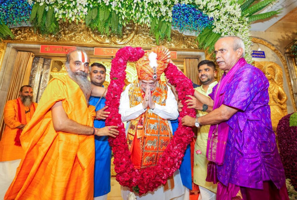રથયાત્રાના પાવન પર્વે અમદાવાદના શ્રી જગન્નાથજી મંદિર ખાતે માનનીય કેન્દ્રીય ગૃહ અને સહકાર મંત્રી શ્રી અમિત શાહે ભગવાન જગન્નાથજીની મંગળા આરતીમાં ઉપસ્થિત રહી સહપરિવાર આશીર્વાદ મેળવ્યા. જય જગન્નાથ!