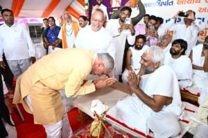 પ્રદેશ અધ્યક્ષ શ્રી Jagdish Panchal ની વિશેષ ઉપસ્થિતિમાં આજે બનાસકાંઠાના પવિત્ર મગરવાડા તીર્થ ખાતે પરમ પૂજ્ય ગચ્છાધિપતિ આચાર્ય દેવશ્રી પ્રદ્યુમ્ન વિમલ સૂરીશ્વરજી મહારાજ સાહેબનો ભવ્ય નગર પ્રવેશ મહોત્સવ યોજાયો.  આ મંગલમય અવસરે પ્રદેશ અધ્યક્ષશ્રીએ પૂજ્ય સંતો-મહંતોના દર્શન કરી આશીર્વાદ પ્રાપ્ત કર્યા.