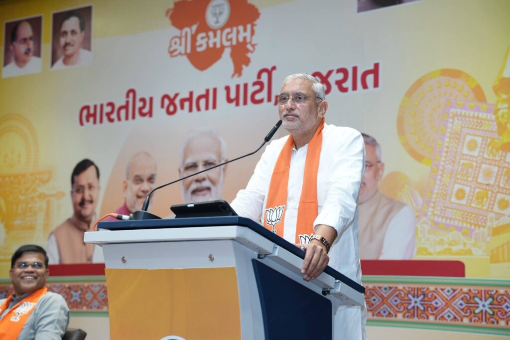 પ્રદેશ અધ્યક્ષ શ્રી Jagdish Panchal ની અધ્યક્ષતામાં આજે પ્રદેશ કાર્યાલય 'શ્રી કમલમ્' ખાતે માનનીય પ્રધાનમંત્રી શ્રી Narendra Modi જીના 'મન કી બાત' કાર્યક્રમની કાર્યશાળા યોજાઈ.  આ કાર્યશાળામાં પ્રદેશ સંગઠન મહામંત્રી શ્રી રત્નાકરજી, મન કી બાત કાર્યક્રમના પ્રદેશ સંયોજક શ્રીમતી વર્ષાબેન દોશી સહિત હોદ્દેદારો અને કાર્યક્રમના ઇન્ચાર્જશ્રીઓ ઉપસ્થિત રહ્યાં.
