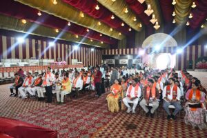 આજે વ્યારા ખાતે આયોજિત મોરચાની સંયુક્ત બેઠકમાં પ્રદેશ અધ્યક્ષ શ્રી Jagdish Panchal એ ઉપસ્થિત હોદ્દેદારો સાથે સંવાદ કરી સંગઠનાત્મક માર્ગદર્શન આપ્યું. આ પ્રસંગે પ્રદેશ મહામંત્રી ડૉ.પ્રશાંતભાઈ કોરાટ, સાંસદ શ્રી પ્રભુભાઈ વસાવા, જિલ્લા પ્રમુખ શ્રી સૂરજભાઈ વસાવા સહિત હોદ્દેદારો ઉપસ્થિત રહ્યાં.  #One_Day_One_Assembly