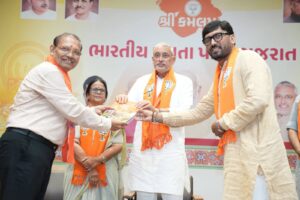 પ્રદેશ અધ્યક્ષ શ્રી Jagdish Panchal ની અધ્યક્ષતામાં આજે પ્રદેશ કાર્યાલય 'શ્રી કમલમ્' ખાતે માનનીય પ્રધાનમંત્રી શ્રી Narendra Modi જીના 'મન કી બાત' કાર્યક્રમની કાર્યશાળા યોજાઈ.  આ કાર્યશાળામાં પ્રદેશ સંગઠન મહામંત્રી શ્રી રત્નાકરજી, મન કી બાત કાર્યક્રમના પ્રદેશ સંયોજક શ્રીમતી વર્ષાબેન દોશી સહિત હોદ્દેદારો અને કાર્યક્રમના ઇન્ચાર્જશ્રીઓ ઉપસ્થિત રહ્યાં.