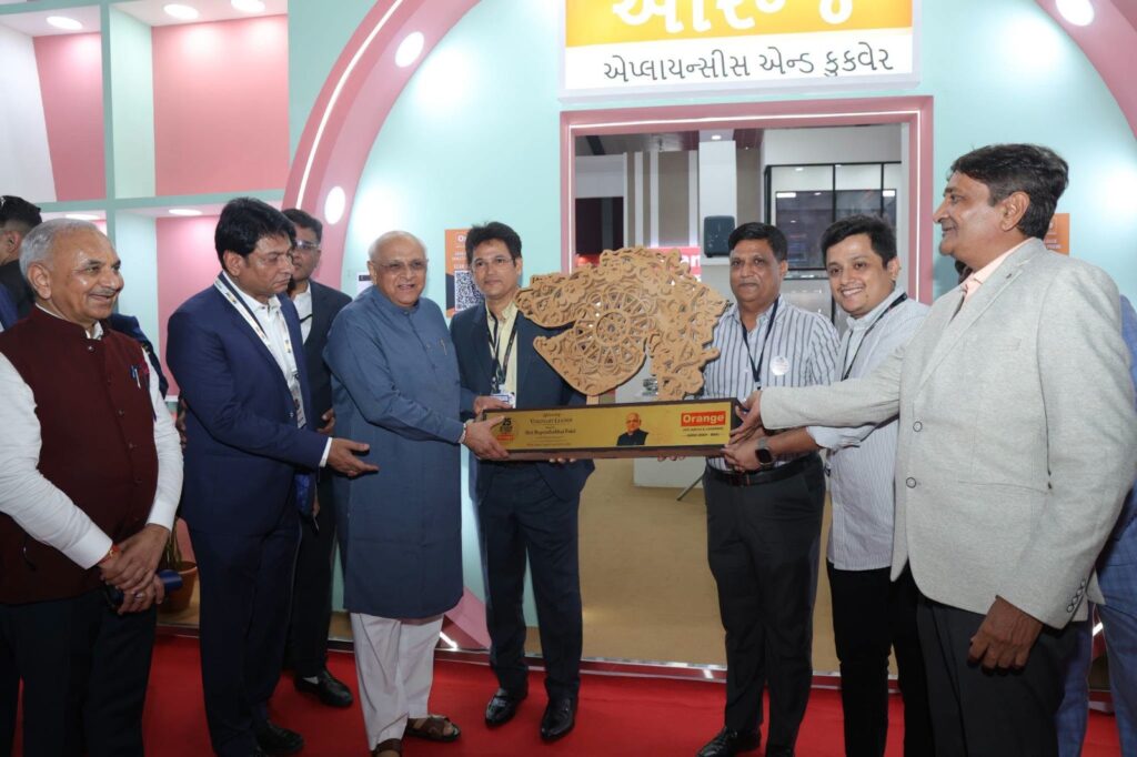 માનનીય મુખ્યમંત્રી શ્રી Bhupendra Patel એ અમદાવાદ ખાતે આયોજિત 'વાઇબ્રન્ટ ઇન્ડિયા સ્ટેનલેસ સ્ટીલ એક્ઝિબિશન-2026'ની મુલાકાત લીધી. આ પ્રસંગે માનનીય મુખ્યમંત્રીશ્રીએ વિવિધ સ્ટોલ્સની મુલાકાત લઈ દેશભરમાંથી આવેલા પ્રદર્શકો, ઉત્પાદકો અને ઉદ્યોગસાહસિકો પાસેથી તેમના ઉત્પાદનો વિશેની જાણકારી મેળવી તેમનો ઉત્સાહ વધાર્યો.