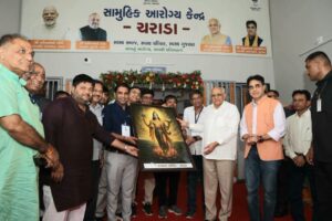 માનનીય કેન્દ્રીય ગૃહ અને સહકાર મંત્રી શ્રી Amit Shah દ્વારા વર્ચ્યુઅલ માધ્યમથી ગાંધીનગર અને સાબરકાંઠા જિલ્લાના આરોગ્ય, માર્ગ અને મકાન, શહેરી વિકાસ તથા જળ સંપતિ સહિત વિવિધ વિભાગોના કુલ ₹815 કરોડથી વધુના વિકાસ કામોનું ઈ-લોકાર્પણ અને ઈ-ખાતમુહૂર્ત માનનીય મુખ્યમંત્રી શ્રી Bhupendra Patel ની વિશેષ ઉપસ્થિતિમાં કરવામાં આવ્યું. આદરણીય અમિતભાઈએ વિકાસ કામોની આ યાત્રાને વણથંભી રાખવાની ટીમ ગુજરાતની પ્રતિબદ્ધતાને બિરદાવી, વિકાસ કામોના શુભારંભ બદલ સૌ નાગરિકોને અભિનંદન પાઠવ્યા.
