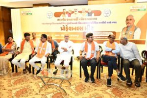 પ્રદેશ અધ્યક્ષ શ્રી Jagdish Panchal એ આજે 'પ્રોફેશનલ્સ મીટ'માં માંજલપુર વિધાનસભાના પ્રતિષ્ઠિત નાગરિકો સાથે સંવાદ કર્યો. આ પ્રસંગે તેમણે ઉપસ્થિત નાગરિકોને ભાજપ સરકારની જનકલ્યાણકારી અને વિકાસલક્ષી યોજનાઓ તેમજ નીતિઓથી અવગત કરાવ્યા