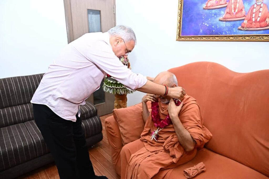 પ્રદેશ અધ્યક્ષ શ્રી Jagdish Panchal એ ગુરુ પૂર્ણિમા નિમિત્તે ગાંધીનગર સ્થિત SMVS સ્વામિનારાયણ ધામ ખાતે પ.પૂ. સ્વામી શ્રી સત્યસંકલ્પદાસજી સાથે મુલાકાત કરી આશીર્વાદ પ્રાપ્ત કર્યા.  જય સ્વામિનારાયણ 🙏