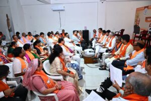 પ્રદેશ અધ્યક્ષ શ્રી Jagdish Panchal એ માંજલપુર વિધાનસભા પેટાચૂંટણી અંતર્ગત આજે વડોદરાના વરિષ્ઠ આગેવાનો અને હોદ્દેદારો સાથે બેઠક યોજી અને આગામી આયોજનો અંગે ચર્ચા કરી.