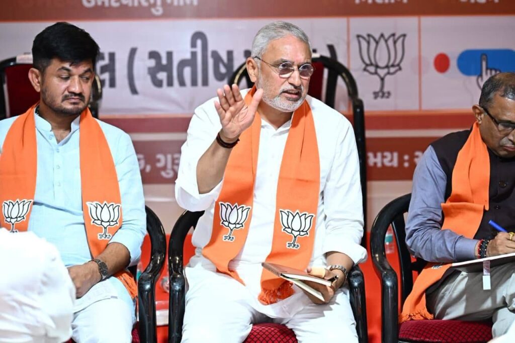 પ્રદેશ અધ્યક્ષ શ્રી Jagdish Panchal એ માંજલપુર વિધાનસભા પેટાચૂંટણી અંતર્ગત આજે વડોદરાના વરિષ્ઠ આગેવાનો અને હોદ્દેદારો સાથે બેઠક યોજી અને આગામી આયોજનો અંગે ચર્ચા કરી.