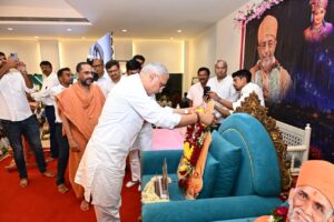 જય સ્વામિનારાયણ 🙏 પ્રદેશ અધ્યક્ષ શ્રી Jagdish Panchal એ ગઈકાલે વડોદરા ખાતે 'હરિ પ્રબોધમ્' પરિવાર દ્વારા ગુરુ પૂર્ણિમા નિમિત્તે આયોજિત ગુરુહરિ સ્મૃતિ પર્વમાં ઉપસ્થિત રહી હરિભક્તો સાથે આત્મીય સંવાદ કર્યો.